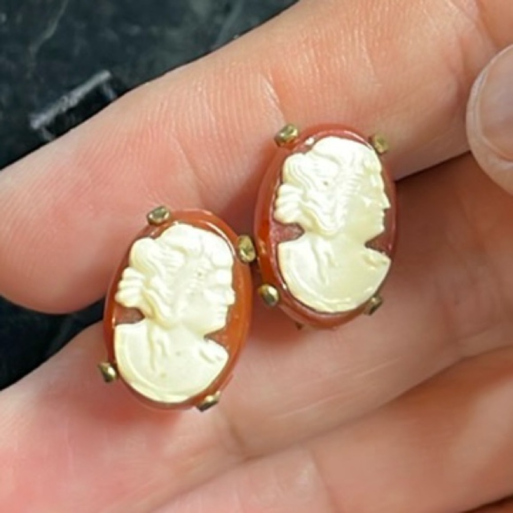 Small Carved Faux Oval Cameo Vintage Screw On’s Earrings. P